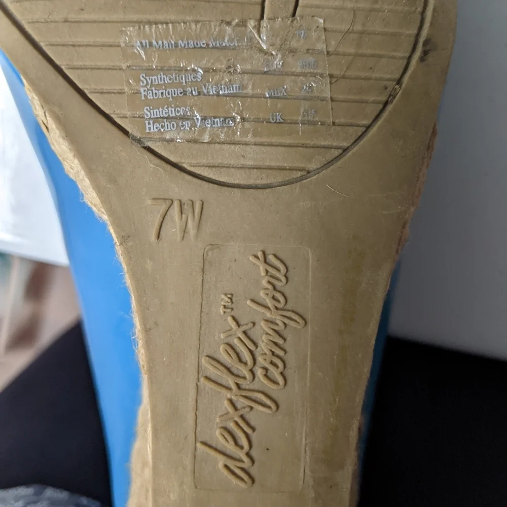 Dexflex Comfort Women's Blue Peep Toe Platform Wedge Sandals Size 7W